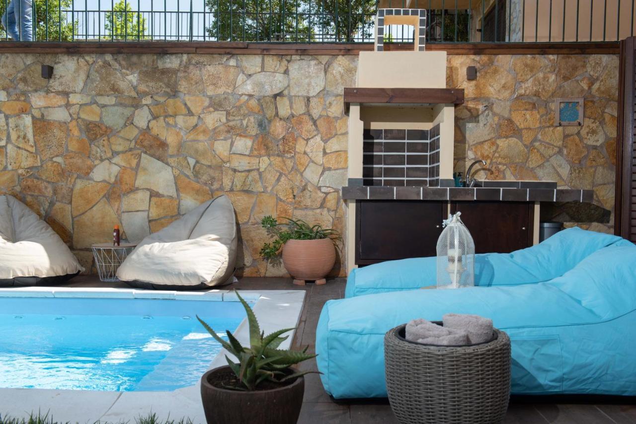 Dandy Villas - Private - Pool - Parking - Cellar Nea Roda Esterno foto