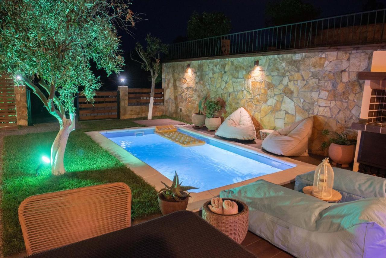 Dandy Villas - Private - Pool - Parking - Cellar Nea Roda Esterno foto