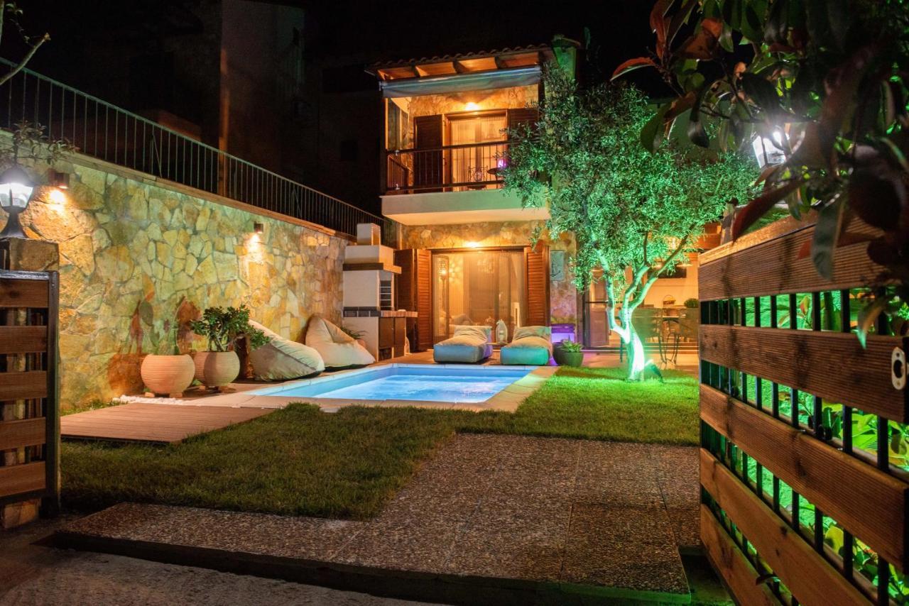 Dandy Villas - Private - Pool - Parking - Cellar Nea Roda Esterno foto