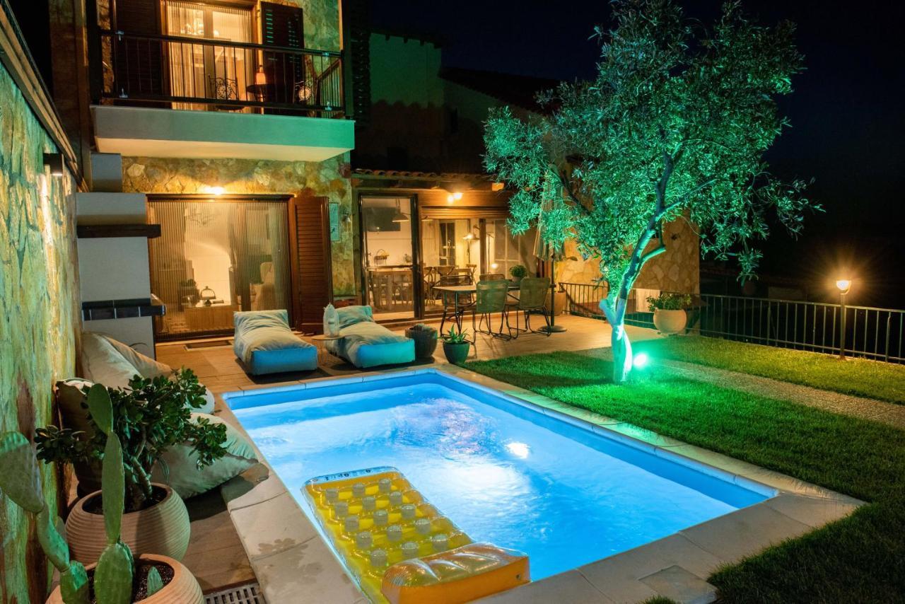 Dandy Villas - Private - Pool - Parking - Cellar Nea Roda Esterno foto