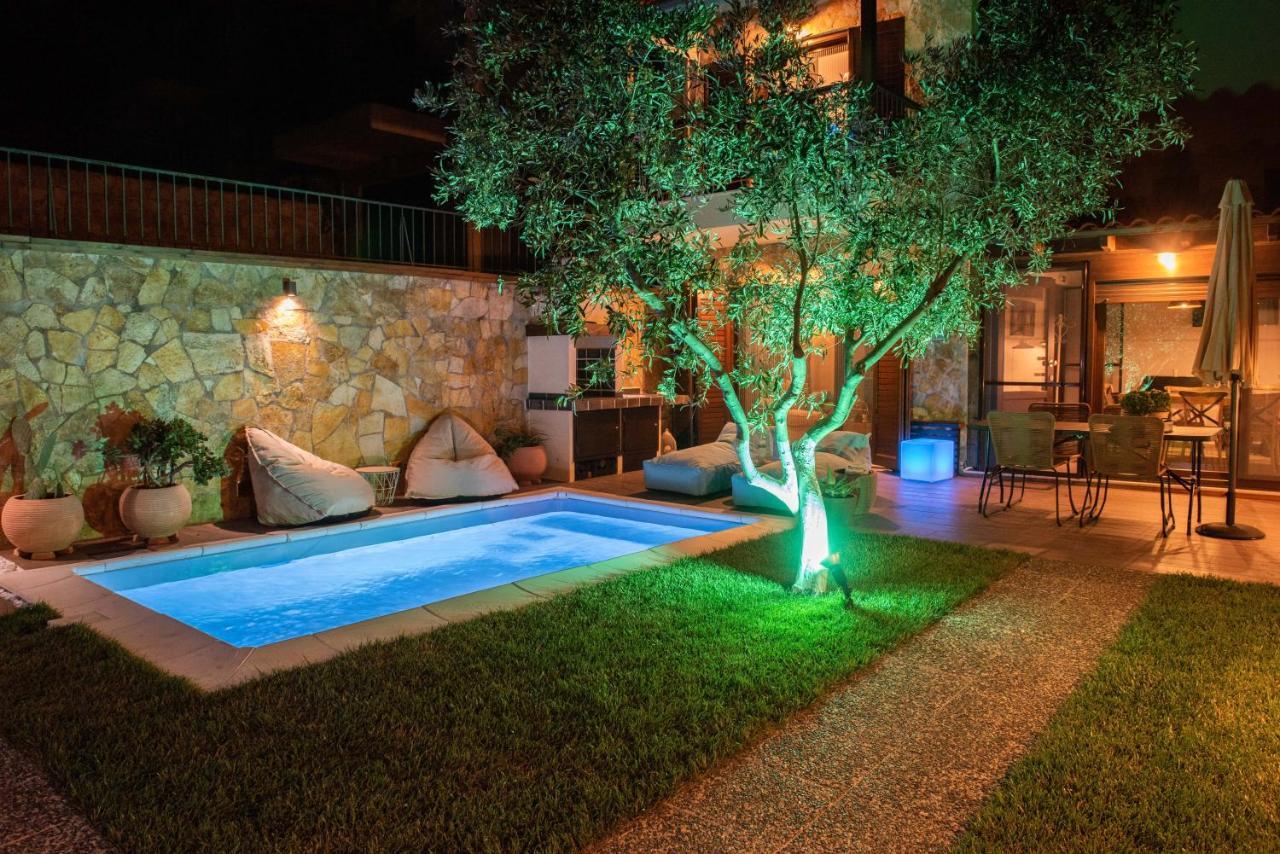 Dandy Villas - Private - Pool - Parking - Cellar Nea Roda Esterno foto